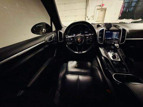 Used 2016 Porsche Cayenne AWD/4WD image 12