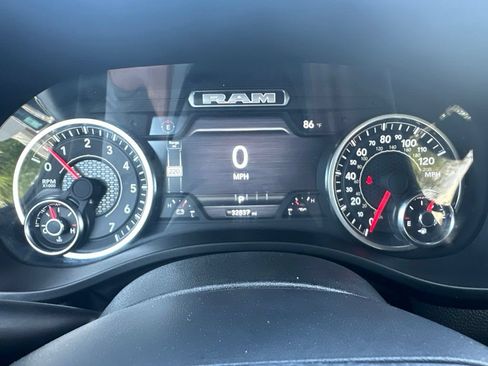Used 2025 RAM 1500 Laramie AWD/4WD image 28