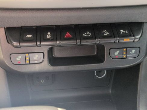 Used 2019 Chevrolet Colorado Z71 AWD/4WD image 17
