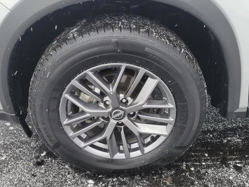 Used 2024 Nissan Rogue S image 5