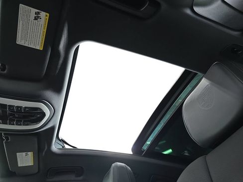 Certified 2026 Porsche Macan AWD/4WD image 28