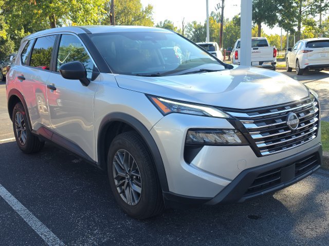 Used 2024 Nissan Rogue S FWD image 1