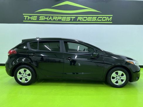 Used 2017 Kia Forte LX FWD image 11
