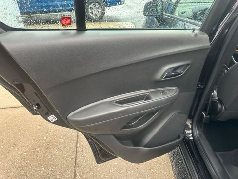 Used 2020 Chevrolet Trax LS FWD image 18