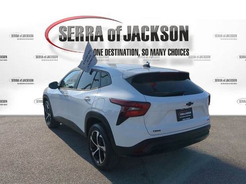 Used 2025 Chevrolet Trax RS image 7