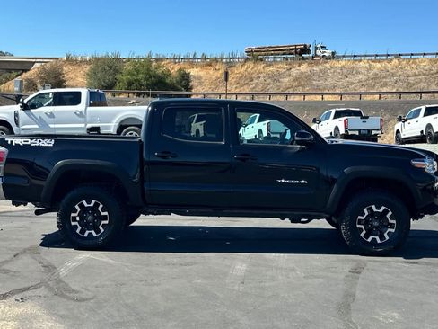 Used 2022 Toyota Tacoma TRD Off-Road image 3