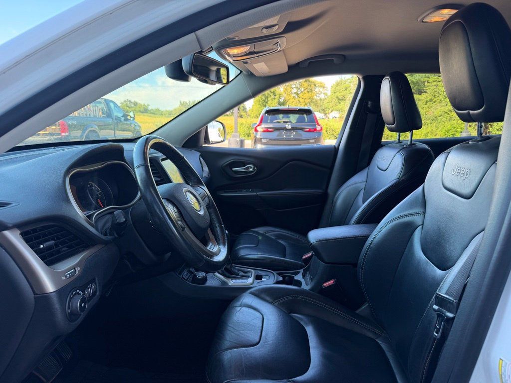 Used 2016 Jeep Cherokee Limited AWD/4WD image 10