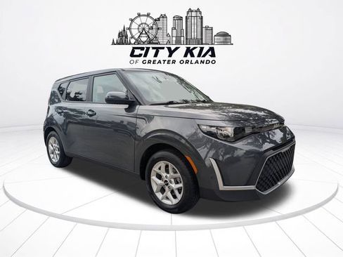 Certified 2025 Kia Soul LX w/ LX Technology Package FWD image 8