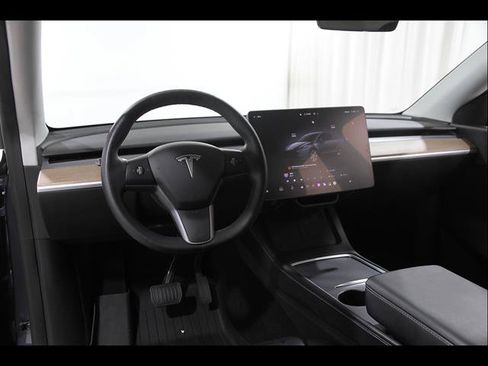 Used 2022 Tesla Model Y Long Range AWD/4WD image 6