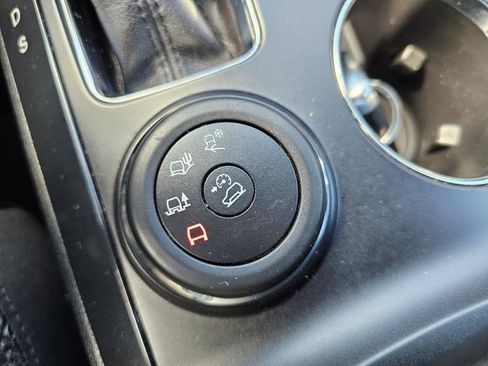 Used 2018 Ford Explorer XLT w/ Equipment Group 202A AWD/4WD image 63