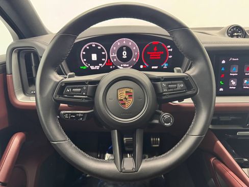 Used 2025 Porsche Cayenne S AWD/4WD image 24
