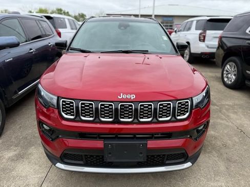 Used 2025 Jeep Compass Limited AWD/4WD image 2
