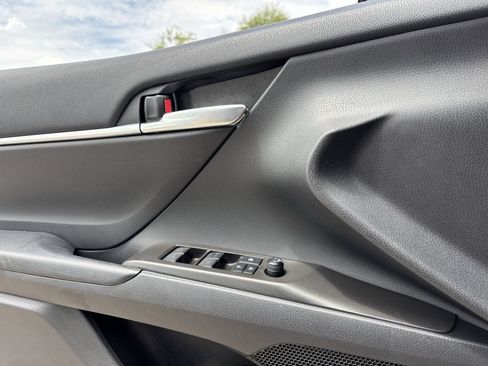 Used 2021 Toyota Camry SE FWD image 19