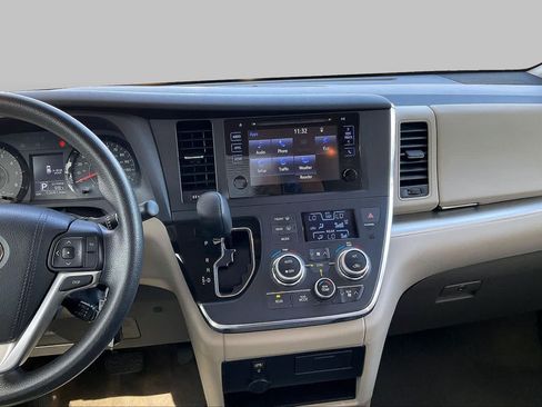 Used 2015 Toyota Sienna LE FWD image 6