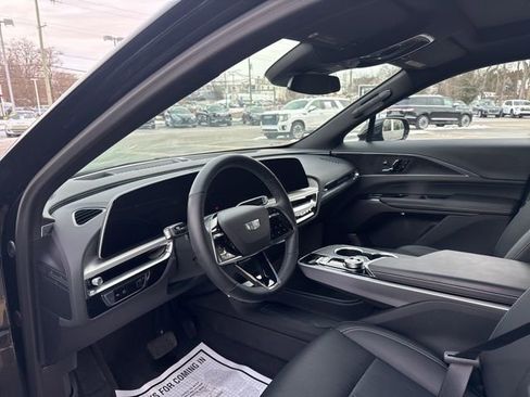 Used 2025 Cadillac Lyriq Luxury image 14