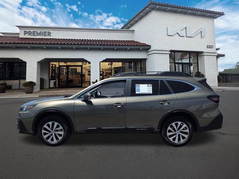 Used 2022 Subaru Outback Premium AWD/4WD image 5