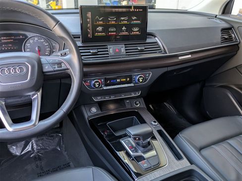 Used 2023 Audi Q5 2.0T Premium w/ Convenience Package image 9