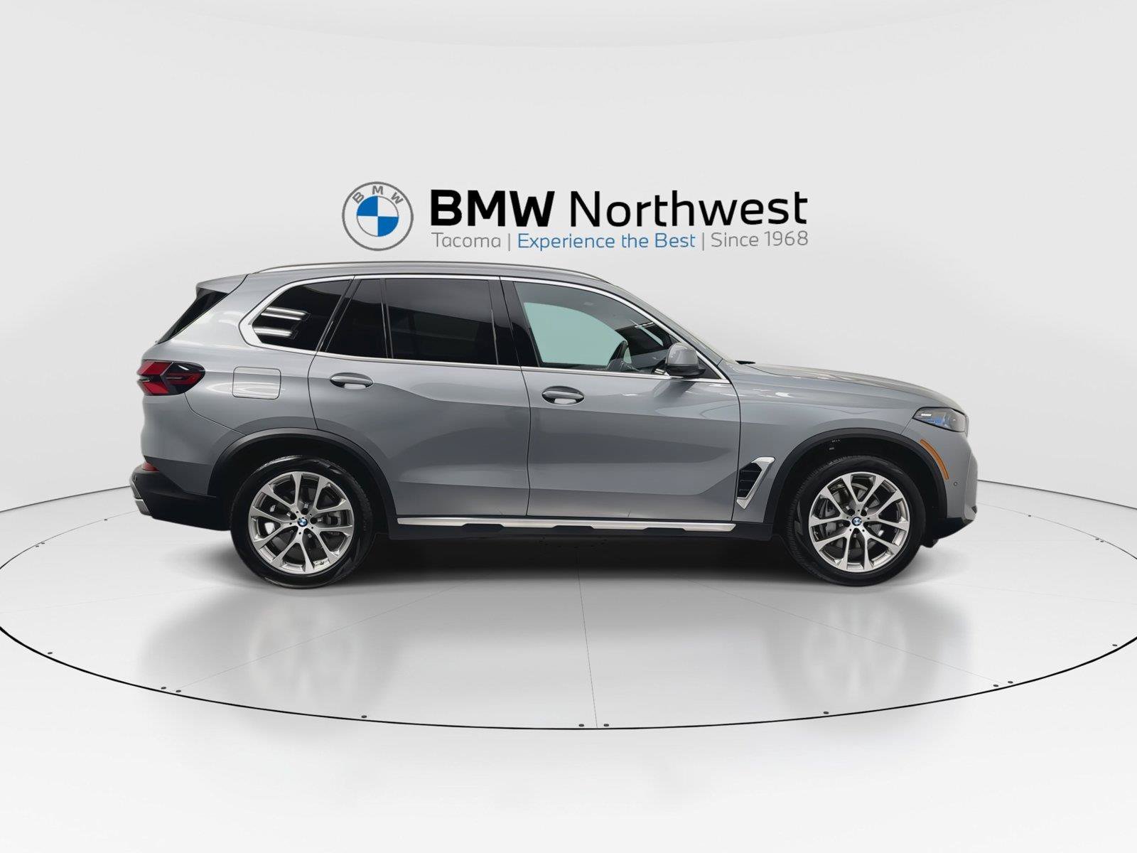 Used 2025 BMW X5 xDrive40i w/ Parking Assistance Package AWD/4WD image 5