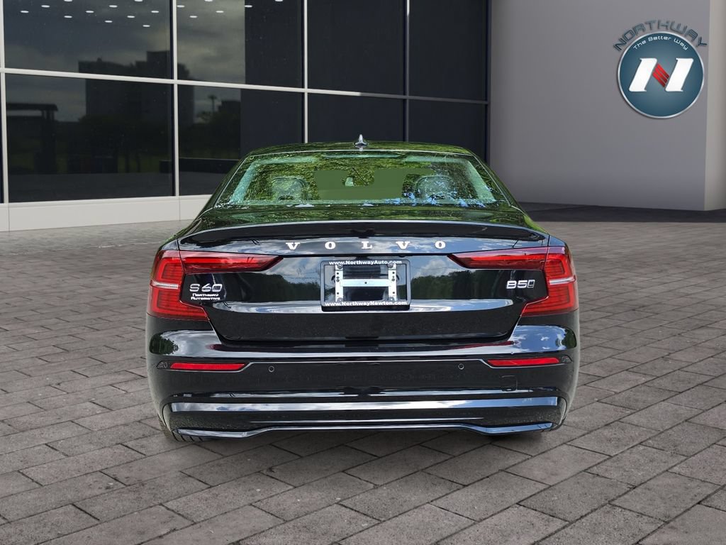 Used 2024 Volvo S60 B5 Core AWD/4WD image 4