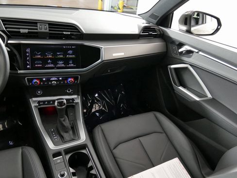 Certified 2025 Audi Q3 2.0T Premium Plus w/ Premium Plus Package image 27