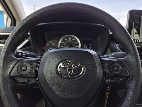 Used 2022 Toyota Corolla LE image 18