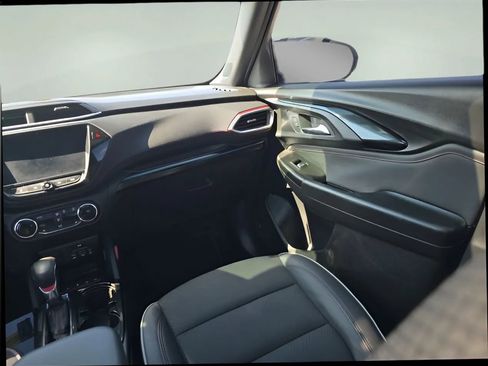 Used 2023 Chevrolet TrailBlazer RS w/ Sun and Liftgate Package image 15