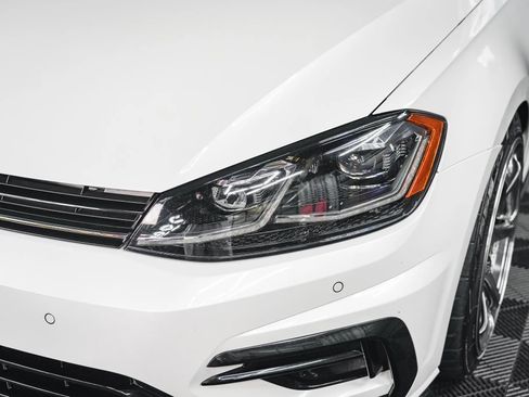 Used 2018 Volkswagen Golf R 4-Door image 15