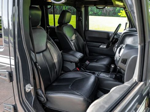 Used 2017 Jeep Wrangler Unlimited Sahara w/ Quick Order Package 24E Chief AWD/4WD image 36