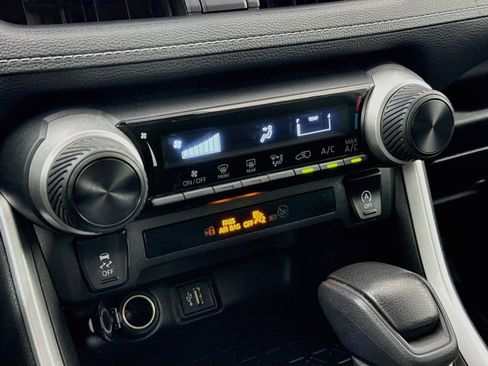 Certified 2024 Toyota RAV4 LE AWD/4WD image 22