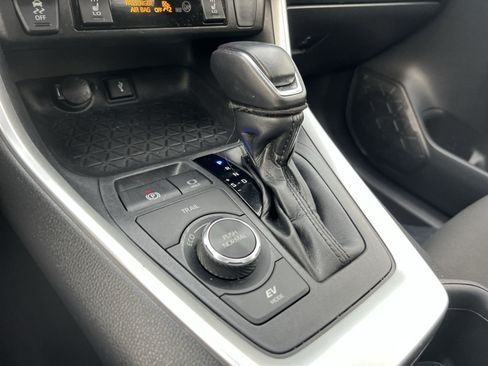 Used 2022 Toyota RAV4 SE w/ Convenience Package AWD/4WD image 21