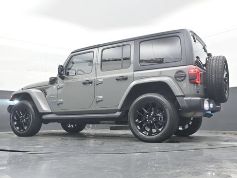 Used 2023 Jeep Wrangler Unlimited Sahara AWD/4WD image 28