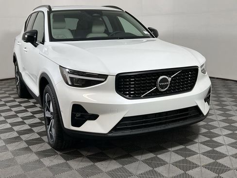 New 2026 Volvo XC40 B5 Plus w/ Protection Package Premier AWD/4WD image 3