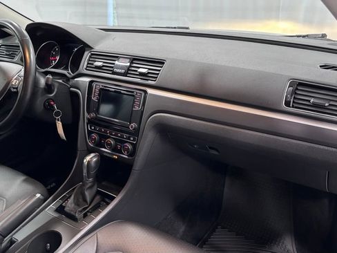 Used 2018 Volkswagen Passat 2.0T R-Line FWD image 17