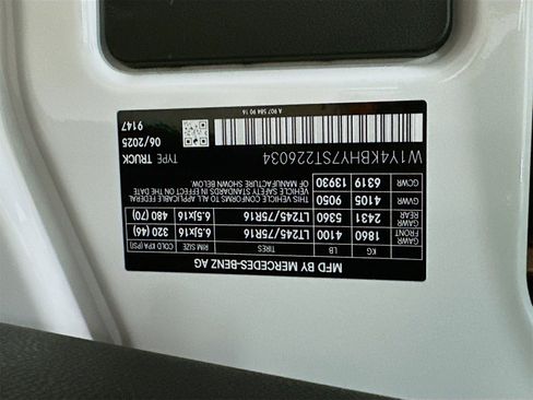 Used 2025 Mercedes-Benz Sprinter 2500 image 13