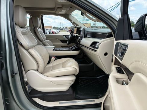 Used 2019 Lincoln Navigator Reserve w/ Cargo Package AWD/4WD image 17