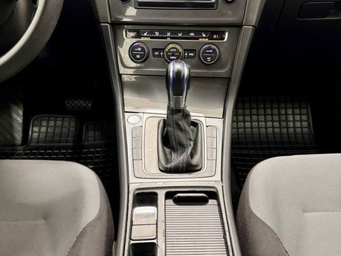 Used 2016 Volkswagen e-Golf SE w/ DC Fast Charging Package image 19