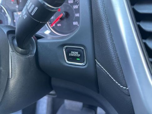 Used 2023 GMC Acadia SLE w/ Driver Convenience Package image 16