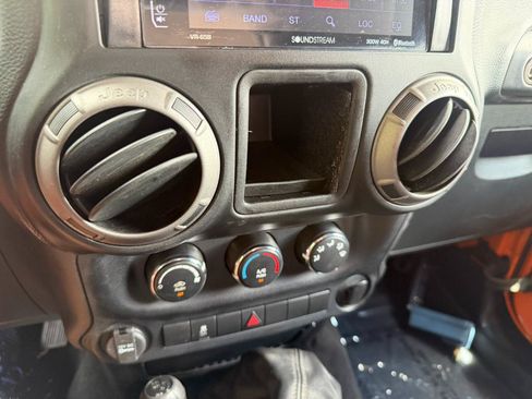 Used 2013 Jeep Wrangler Sport AWD/4WD image 30