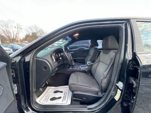 Used 2018 Dodge Charger SXT image 10