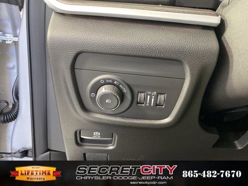 New 2025 Jeep Grand Cherokee Limited w/ Black Appearance Package image 15