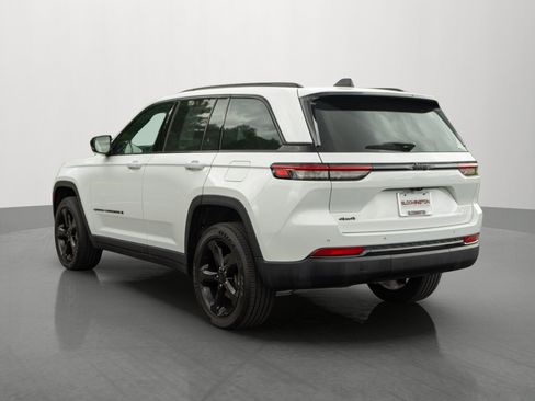 Used 2024 Jeep Grand Cherokee Altitude AWD/4WD image 5