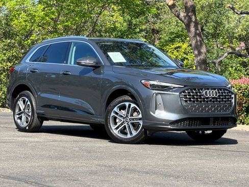 Used 2025 Audi Q5 Premium w/ Convenience Package AWD/4WD image 2