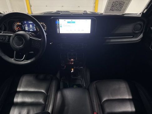 Used 2025 Jeep Wrangler Unlimited Rubicon AWD/4WD image 10