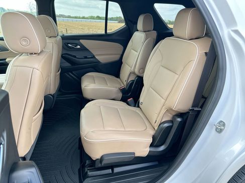 Used 2023 Chevrolet Traverse Premier image 23