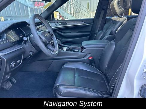 Certified 2023 Jeep Grand Cherokee Overland w/ Luxury Tech Group IV AWD/4WD image 17