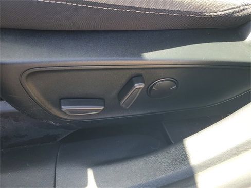Used 2020 Ford Escape SE image 19