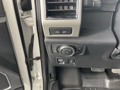 Used 2020 Ford F150 Lariat w/ Equipment Group 502A Luxury AWD/4WD image 20