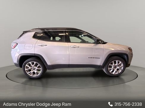 Used 2025 Jeep Compass Limited AWD/4WD image 5