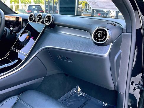 Used 2025 Mercedes-Benz GLC 300 GLC 300 image 19