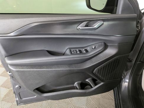 Certified 2025 Jeep Grand Cherokee Laredo X image 16